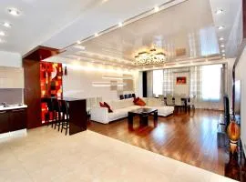 Comfort 3 Bedrooms 2 Bathrooms 205 SQM Apartment Near Republic Square
