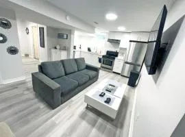 Hamilton Chic Retreat - Cozy Winter Getaway