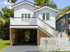 Classic getaway 2 bdrm plus pool