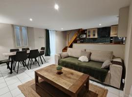 Jolie Maison au 34 centre-ville, hotel with parking in Angoul&ecirc;me