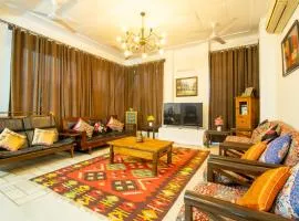 Opulent Antique 6BR Independent Villa in Gurugram