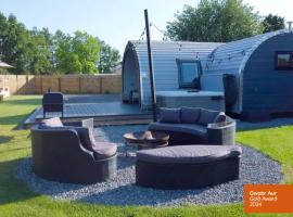 The Pod at Gerycoed, &xi;&epsilon;&nu;&omicron;&delta;&omicron;&chi;&epsilon;ί&omicron; &mu;&epsilon; &upsilon;&delta;&rho;&omicron;&mu;&alpha;&sigma;ά&zeta; &sigma;&epsilon; Llangadog