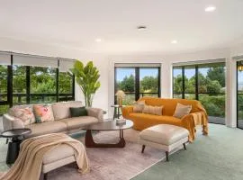 Rotorua Family Retreat Hamurana 10000sqm Lawn