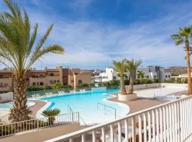 Heated pool and gym Premium apartment
