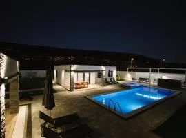 Luxury Villa Blue Sky