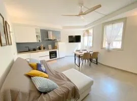 Central Gem, Walk to the Beach, Private Parking