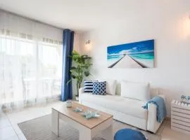 Hill apartment with terrace, parking, pool & paddle court