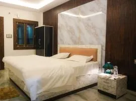 Sapphire By the Ganges