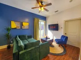 30A Modern Suite with King Bed, Parking, Pool and Balcony