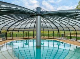 Camping Château La Forêt, Hotel in Saint-Julien-des-Landes