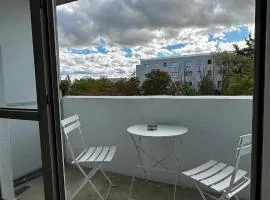 13 Apartments 3BR R&P Living