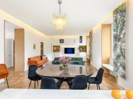 Moon River Luxury Apartment