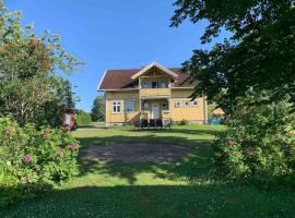 Stort hus på Fen i Ulefoss i rolige omgivelser – hotel w mieście Ulefoss