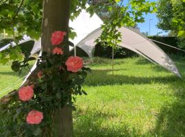 La Garçonnière, hotel a Colombier
