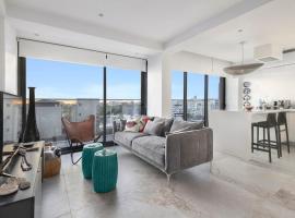 Luxury Beachfront Apartment, khách sạn sang trọng ở Limassol