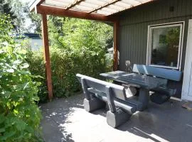 Neu "Graues Haus am See mit Boot"