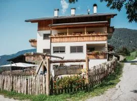 Großkarnaiderhof Ferienwohnungen-Bauernhof-Natur pur