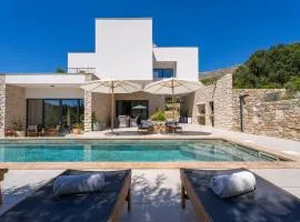 New! Villa Praska with private 28,5 sqm pool, 3 en-suite bedrooms, Sauna, 1km to Beach