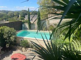 Magnifique Mas avec piscine proche d Anduze, ξενοδοχείο σε Les Tavernes