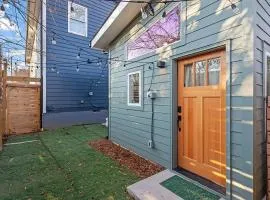 The Acorn - Tiny House in HISTORIC OAKWOOD