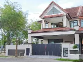 W&P Lakeside Homestay Sri Gading