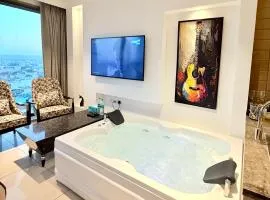 Luxe jacuzzi studio key 2