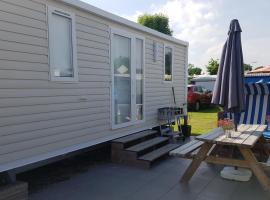 Campingland Ostsee - Mobilheim 77Steinküste, hotel v destinaci Schashagen