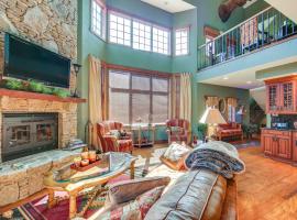 Seven Springs Resort Home: Theater Room & Grill, Hotel in Champion