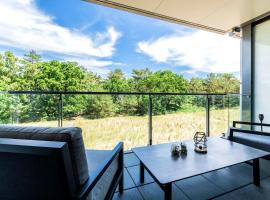 Loft Lori, &xi;&epsilon;&nu;&omicron;&delta;&omicron;&chi;&epsilon;ί&omicron; &sigma;&epsilon; Binz