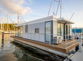 Hausboot Träumerei - LP3, hotel v destinaci Peenemünde