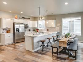 Spacious, Rustic Spearfish Home: Walk to Downtown!, hotel u gradu 'Spearfish'