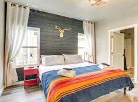 Spacious, Rustic Spearfish Home Walk to Downtown!，斯皮爾菲許的飯店