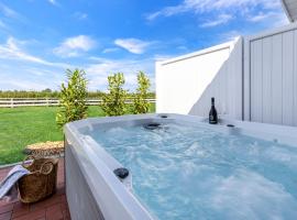 Wellness- Doppelhaush&auml;lfte "Meer" eingez&auml;unt 130m, hotel con spa en Fehmarn