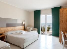 Hotel la Spiaggia, hotel v destinaci Torre Lapillo