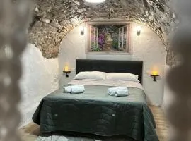 Unique Romantic Cave with air conditioner