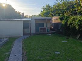 La casa de Hugo y Liliana, casa rústica em Paysandú