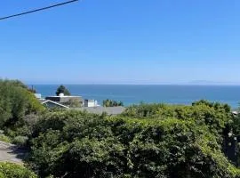 Summerland Beach Oasis- Pet Friendly