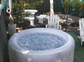 Villa jr 1 Private Jacuzzi near peñon guacalillo, ξενοδοχείο σε Tivives