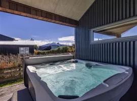 Ohakune Holiday Home Retreat with Hot Tub
