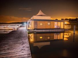 Hausboot Seestern, Hotel in Klitten