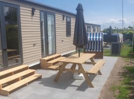 Campingland Ostsee - Mobilheim 68Strandliebe NEU!, hotel v destinaci Schashagen
