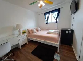 Lala-near Pearson airport-mall-free parking