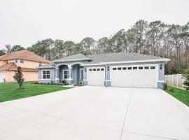 Spectacular NEW Home With Lots of parking Exit 284, khách sạn ở Palm Coast