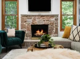 Charming Poconos retreat with hot tub & fireplace
