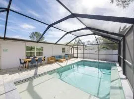 Cozy Largo Cottage Family-Friendly Heated Pool