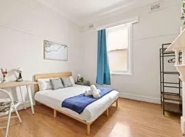 Welcoming Double Room - Central Location in Carlton - Shared Bathroom