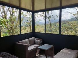 Arenal volcano apartment with panoramic view, hotel with parking in El Castillo de La Fortuna