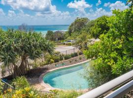 Waves 12 - Beachfront & Pool, hotel in Point Lookout