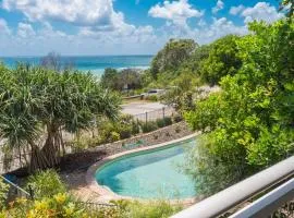 Waves 12 - Beachfront & Pool
