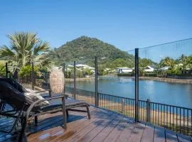 Lake House, stroll to beach & cafes- Pets Welcome